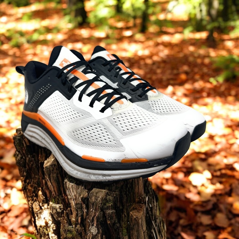 The North Face Mens Size 12 Sneakers White Black Outdoor Vectiv Enduris NF0A4T3P